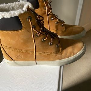 Women’s Timberlands boots.